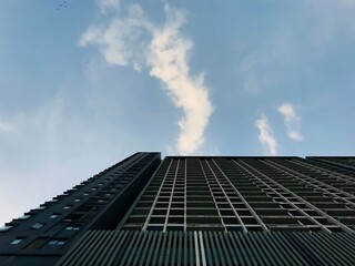 Fototapeta na wymiar building on the cloud sky