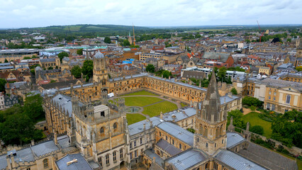 Fototapeta na wymiar University of Oxford from above - Christ Church University aerial view