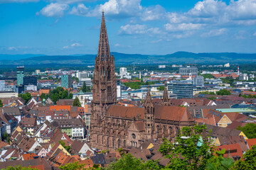 Obraz premium Overview of the Munster Cathedral of Our Lady and the city of Freiburg. Baden Wuerttemberg, Germany, Europe