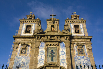 Fototapeta na wymiar Church of Saint Ildefonso in Porto