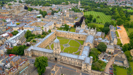 Fototapeta na wymiar University of Oxford from above - Christ Church University aerial view