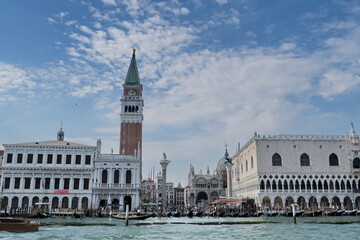 Fototapeta na wymiar Place Saint Marc et monuments de Venise. Vue depuis la lagune. Italie.