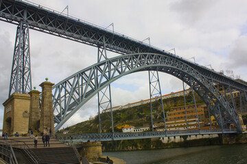 Fototapeta na wymiar Dom Luis I bridge in Porto, Portugal
