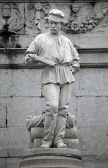big Statue of Worker in SCHIO city called THE MAN WEAVER or tessitore in italian language