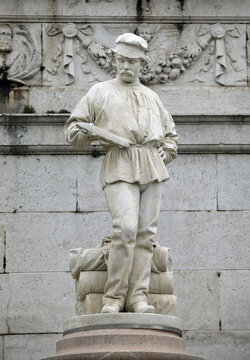 Statue of Man in SCHIO city called THE MAN WEAVER or tessitore in italian language