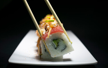 Sushi de Salmon con guanicion 