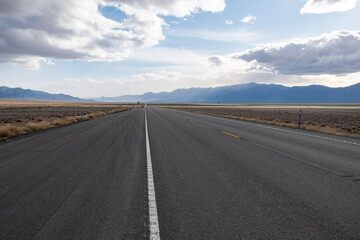 Fototapeta na wymiar long road through the Utah desert