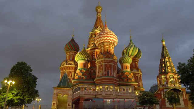 Basil's Cathedral in Moscow late at night
