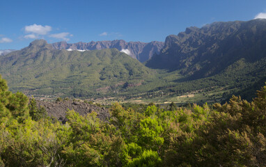 Fototapeta na wymiar La Palma, view towards the highest area of the island, Caldera de Tabiriente, from a hiking path in El Paso municipality 