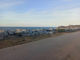 Entardecer com céu e mar