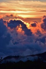 雲海に沈む夕日