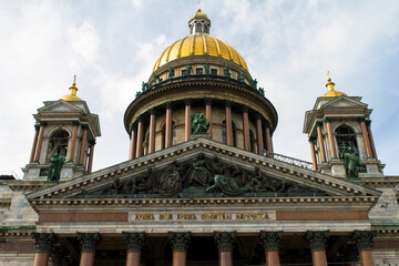 Fototapeta na wymiar Ciudad de San Petersburgo o Saint Petersburg, pais de Rusia o Russia