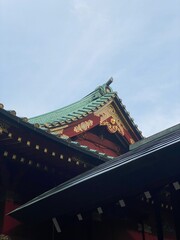 The early morning sunlight and the Japanese architectural rooftop shine on a summery season, the Kamon, family crest, Hafuita, Oniita, Gegyo, Omune and all the grateful traditional designs.  2022/6/18