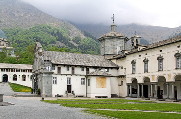 la chiesa antica del santuario mariano di Oropa
