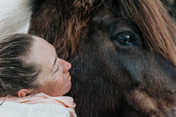 Frau / Islandpony