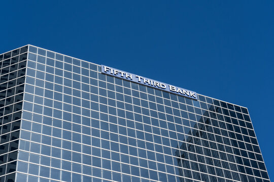 Tampa, FL, USA - January 8, 2022: The Fifth Third Bank Office Building In Tampa, FL, USA. Fifth Third Bank, The Principal Subsidiary Of Fifth Third Bancorp Is An American Bank Holding Company.