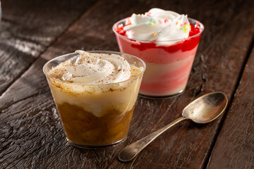 Desserts in the pot in banana and strawberry flavors.