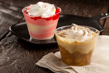 Desserts in the pot in banana and strawberry flavors.