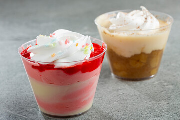 Desserts in the pot in banana and strawberry flavors.