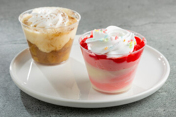 Desserts in the pot in banana and strawberry flavors.