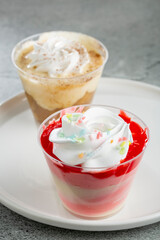 Desserts in the pot in banana and strawberry flavors.