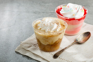 Desserts in the pot in banana and strawberry flavors.