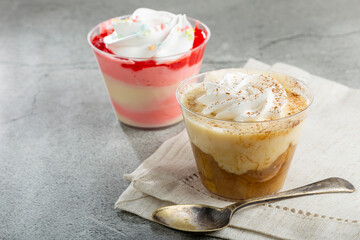 Desserts in the pot in banana and strawberry flavors.