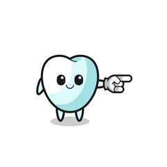 tooth mascot with pointing right gesture