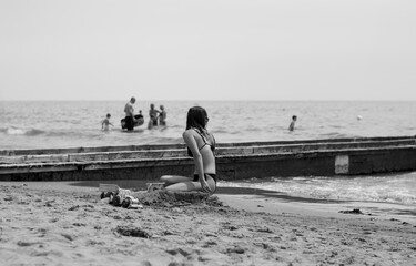 the woman Watch the baby enter the water among the waves