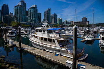 Fototapeta na wymiar boats in the harbor of downtown Vancouver, British Colombia, Canada