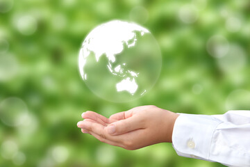 エコ・SDGsイメージ―地球を包む子供の手