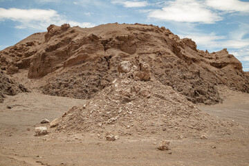 Fototapeta na wymiar Vallesito Valle dela luna desierto desert Atacama Calama Bus Rust Micro