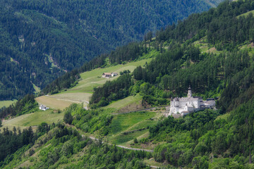 Blick auf Kloster Marienberg im Vinschgau in Südtirol