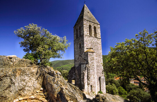 Torre campanario(s.xII).Olargues.Parc naturel du haut Languedoc. C&eacute;vennes.Loz&eacute;re,Languedoc-Roussillon. Francia.