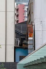 東京港区赤坂3丁目のビルの間から見える風景