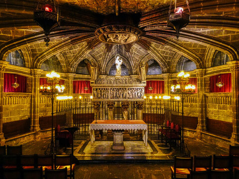 Barcelona - cripta de la catedral - Barcelon&egrave;s