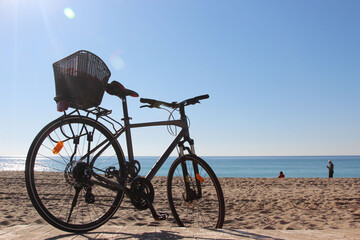 Fototapeta premium vacation at sea with a bike. sports holidays at sea