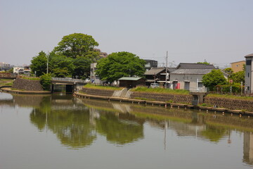Fototapeta premium 綾瀬川の風景と青い空：日本国埼玉県草加市
