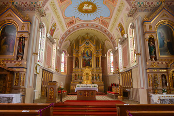 Fototapeta na wymiar Innenansicht Pfarrkirche Holzgau in der Gemeinde Holzgau in Tirol