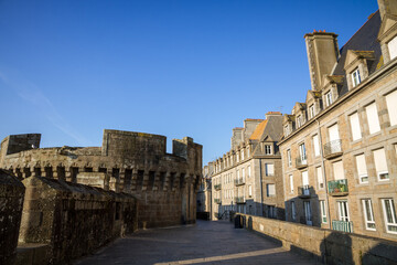 Fototapeta na wymiar Fortified walls and city of Saint-Malo, Brittany, France