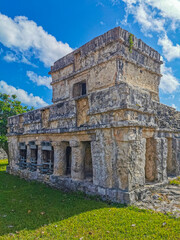 Fototapeta na wymiar Ancient Tulum ruins Mayan site temple pyramids artifacts seascape Mexico.