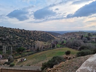 Obraz premium Photographing scenic nature from above a hill