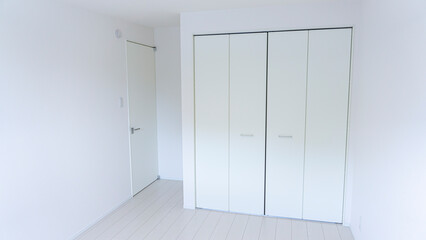 新築の家の新しいクローゼット