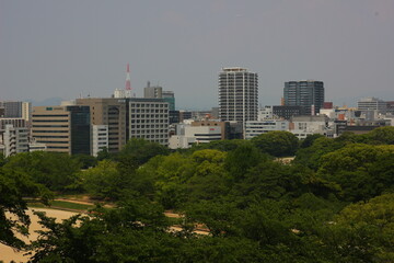 Fototapeta na wymiar 福岡城跡の天守閣から見た緑と建物に囲まれた都市景観 ：日本、福岡県福岡市