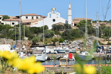 Chiesa e porto 
Golfo Marinella - Sardegna 