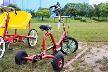 楽しそうな変形した面白い自転車