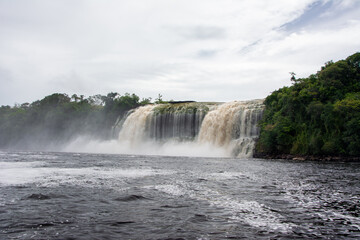 Obraz premium Walk through the Canaima lagoon. The Ax jump. Sailing in a Curiara on the river