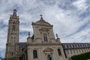 Fototapeta na wymiar Cathédrale Notre-Dame de Cambrai, département du Nord - France