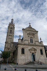 Fototapeta na wymiar Cathédrale Notre-Dame et son clocher à Cambrai dans le Nord - France