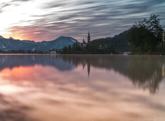 Fototapeta na wymiar Vivid sunrise at lake Bled